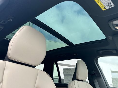 New 2026 Volvo XC90 B6 Plus image 15