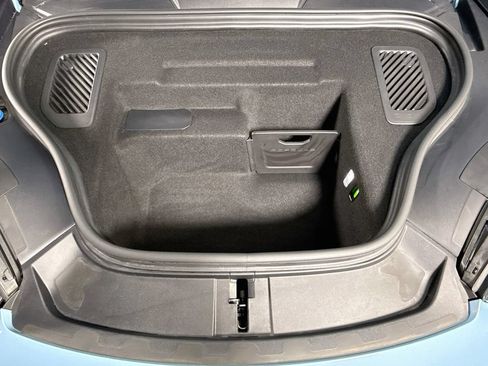 Certified 2025 Porsche Macan 4S Electric AWD/4WD image 25