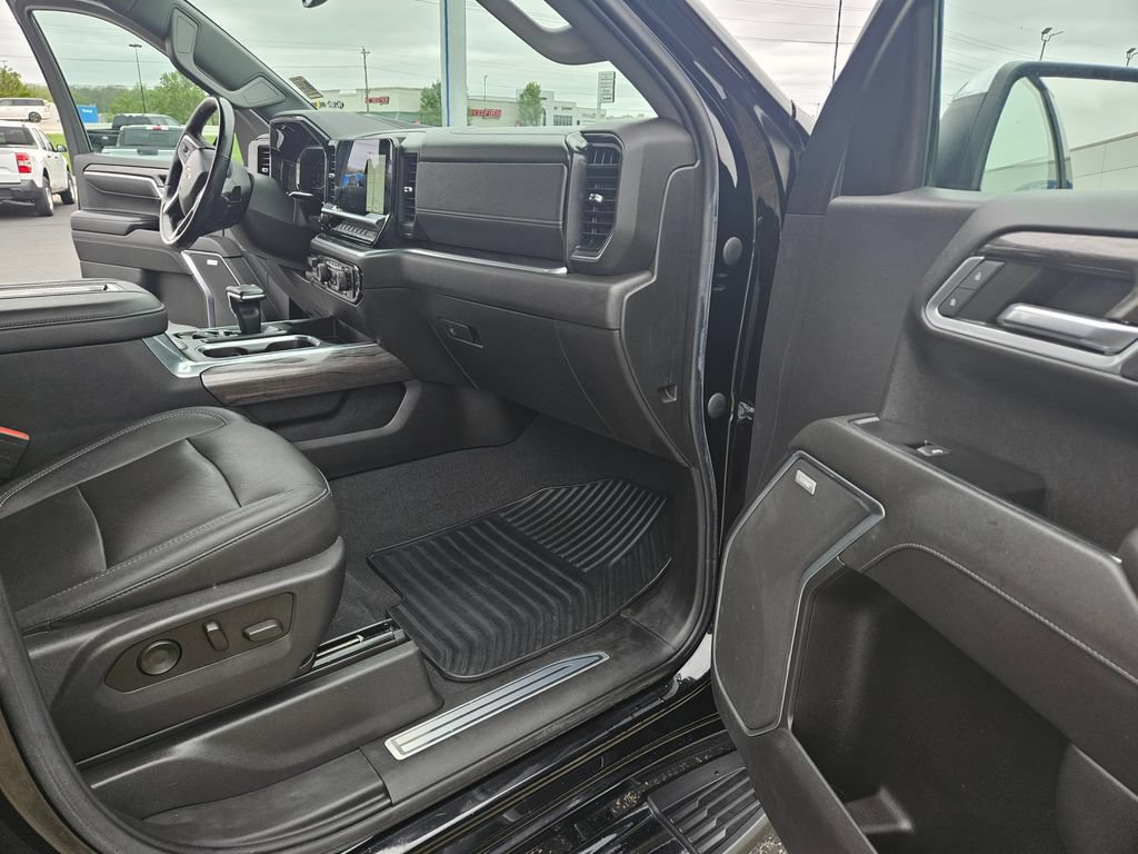 Used 2022 Chevrolet Silverado 1500 LTZ w/ Z71 Off-Road Package AWD/4WD image 28