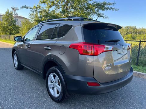Used 2015 Toyota RAV4 XLE AWD/4WD image 4