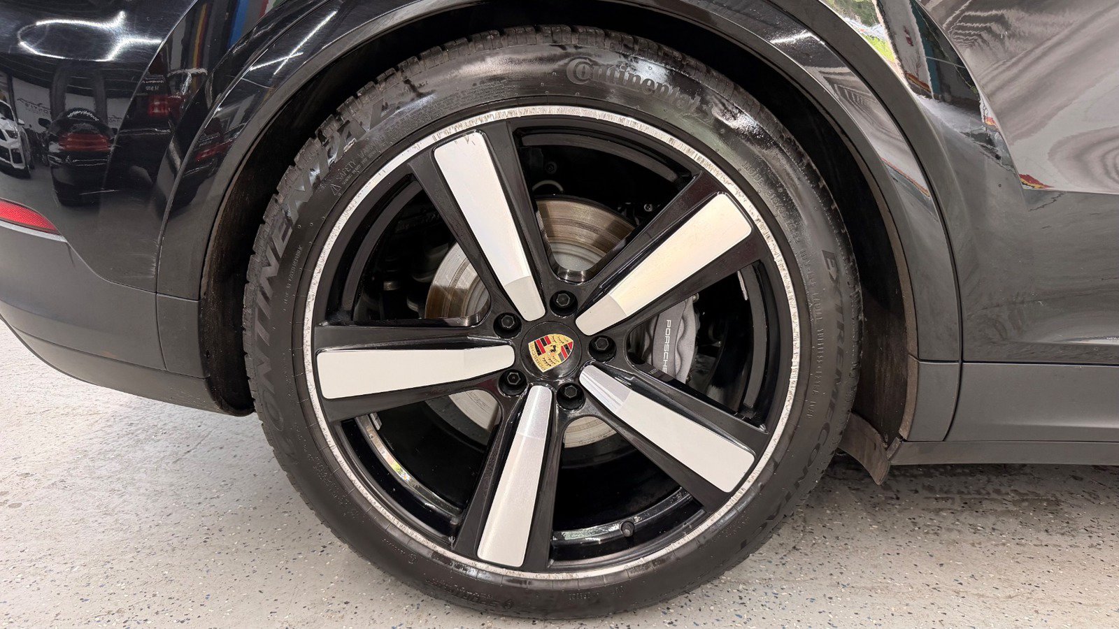 Used 2024 Porsche Cayenne AWD/4WD image 20