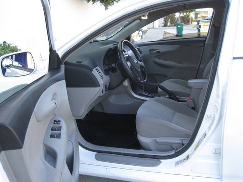 Used 2013 Toyota Corolla L FWD image 15
