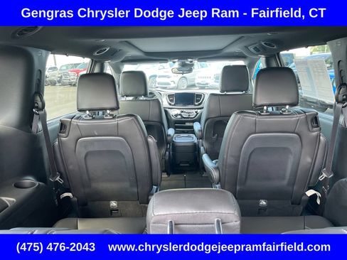 Certified 2024 Chrysler Pacifica Touring-L w/ S Appearance Package AWD/4WD image 39