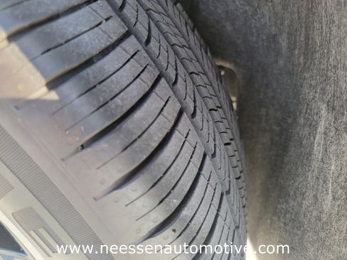 Used 2024 Volkswagen Atlas SE image 32