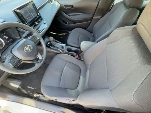 Used 2022 Toyota Corolla LE image 4