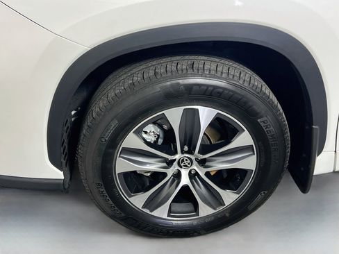 Used 2026 Toyota Highlander XLE AWD/4WD image 13