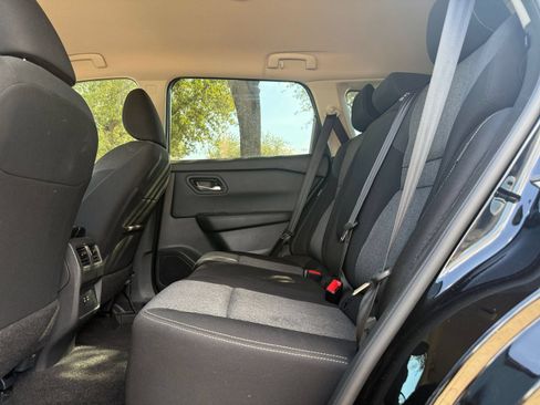 Used 2025 Nissan Rogue SV FWD image 23