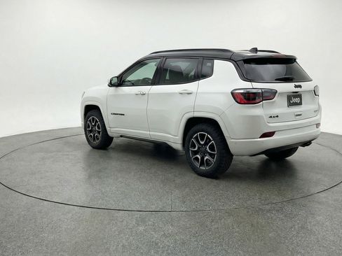 Used 2025 Jeep Compass Trailhawk AWD/4WD image 6