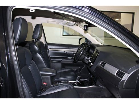 Used 2020 Mitsubishi Outlander ES image 23