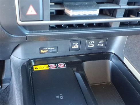 Used 2025 Toyota Camry Hybrid image 8