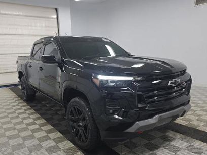 Used 2025 Chevrolet Colorado Z71 w/ Z71 Convenience Package 2