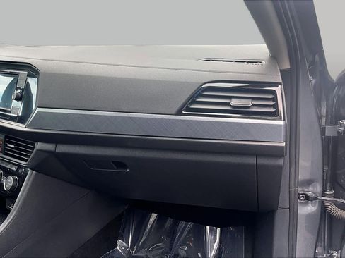 Used 2022 Volkswagen Jetta SE w/ Panoramic Sunroof Package FWD image 19