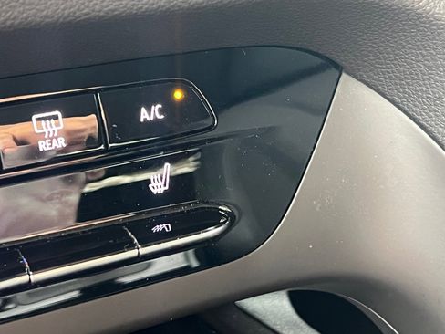 Used 2023 Buick Envision Preferred image 8