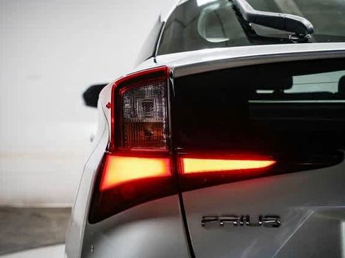 Certified 2021 Toyota Prius L Eco image 9