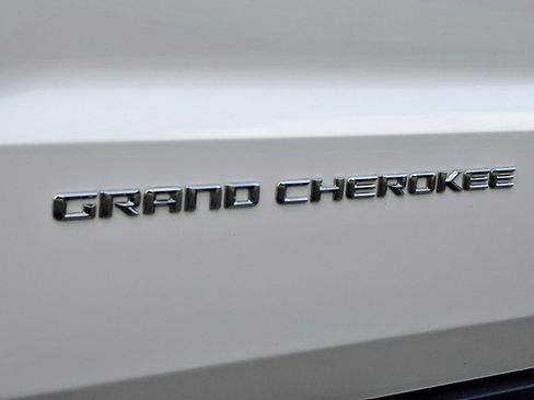 Used 2015 Jeep Grand Cherokee Limited w/ Luxury Group II AWD/4WD image 30