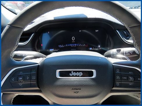 Used 2023 Jeep Grand Cherokee L Limited AWD/4WD image 15