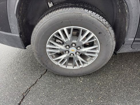 Used 2025 Chevrolet Traverse LT image 9