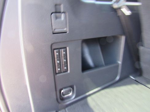 Used 2024 Ford Expedition XLT AWD/4WD image 33
