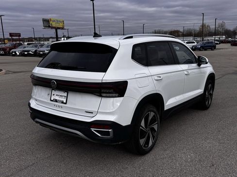 Used 2025 Volkswagen Taos SE image 37