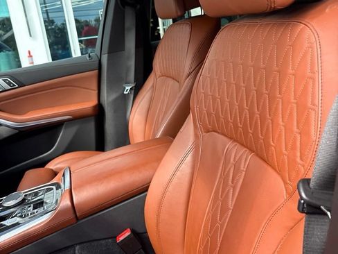 Used 2024 BMW X5 sDrive40i w/ M Sport Package RWD image 2