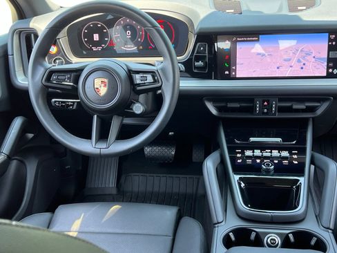 Certified 2025 Porsche Cayenne AWD/4WD image 16