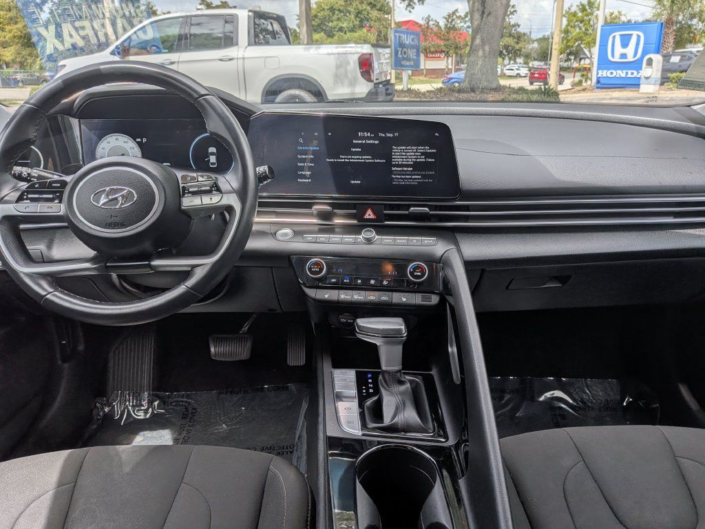 Used 2023 Hyundai Elantra SEL w/ Convenience Package FWD image 15