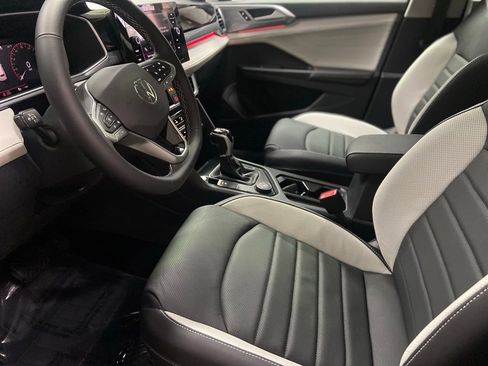 New 2026 Volkswagen Taos SEL image 4