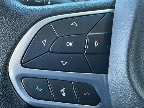 Used 2021 Chrysler Pacifica Touring image 20