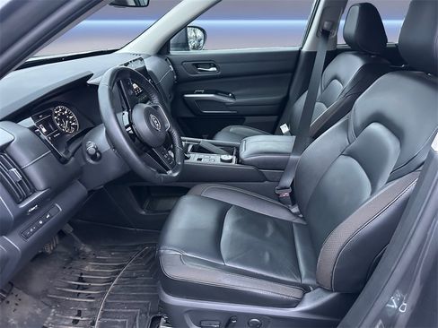 Used 2023 Nissan Pathfinder SL image 10