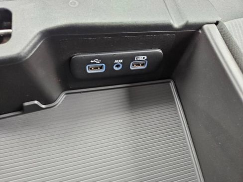 Used 2023 RAM 1500 Classic SLT AWD/4WD image 32
