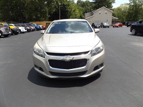 Used 2015 Chevrolet Malibu LT FWD image 2