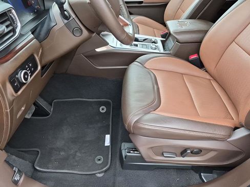 Used 2024 Ford Explorer King Ranch w/ Technology Package image 31