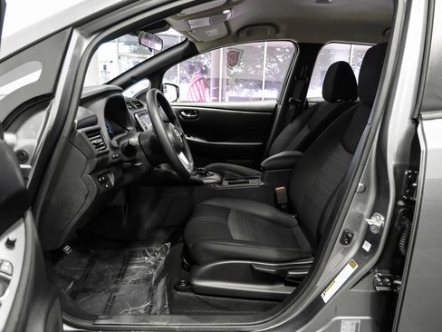 Used 2023 Nissan Leaf S image 4