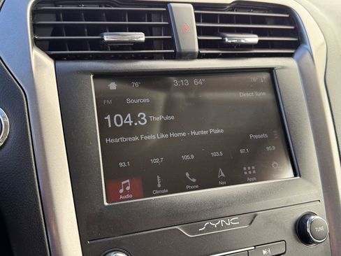 Used 2019 Ford Fusion SE image 21