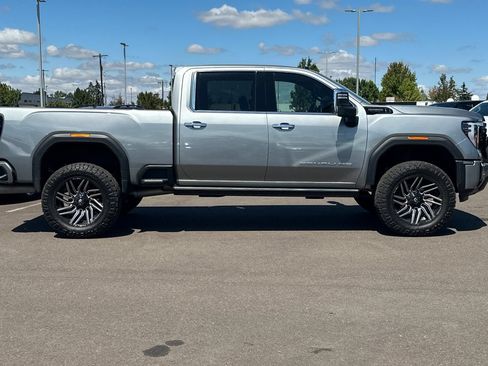 Used 2025 GMC Sierra 3500 Denali Ultimate AWD/4WD image 3