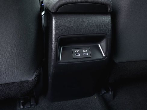 Certified 2025 Toyota Corolla LE image 27