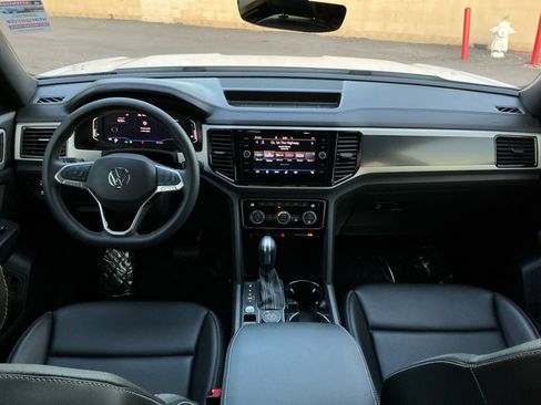 Used 2021 Volkswagen Atlas Cross Sport SEL image 18