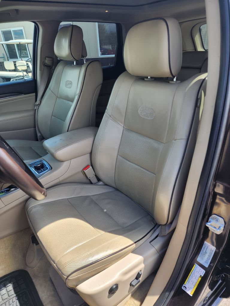 Used 2016 Jeep Grand Cherokee Overland w/ Advanced Technology Group AWD/4WD image 16