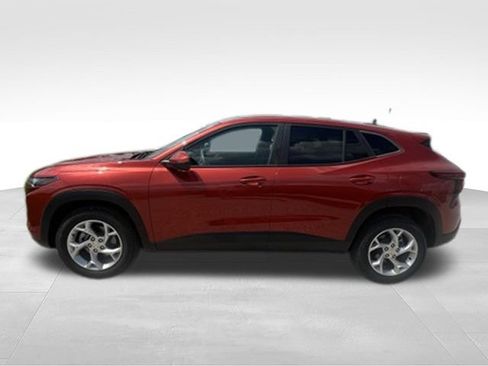 Used 2024 Chevrolet Trax LS w/ LS Convenience Package FWD image 31