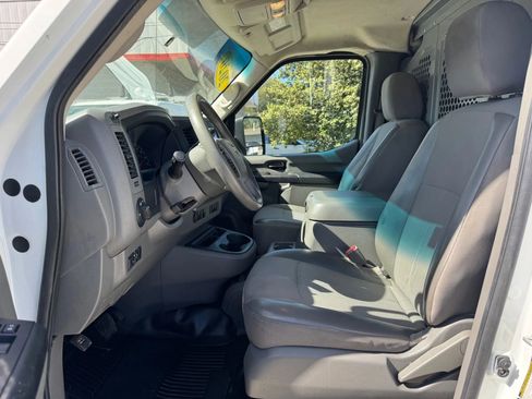 Used 2020 Nissan NV 2500 SV image 17