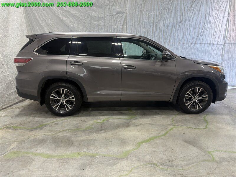 Used 2016 Toyota Highlander XLE AWD/4WD image 14