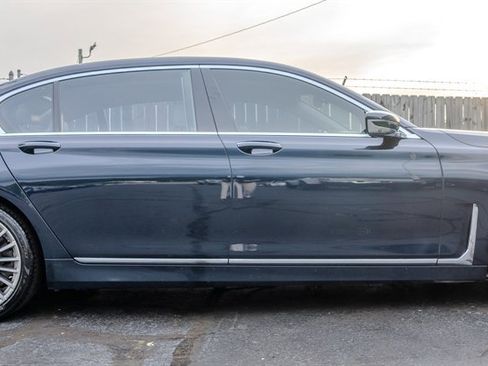 Used 2020 BMW 750i xDrive w/ Executive Package image 4