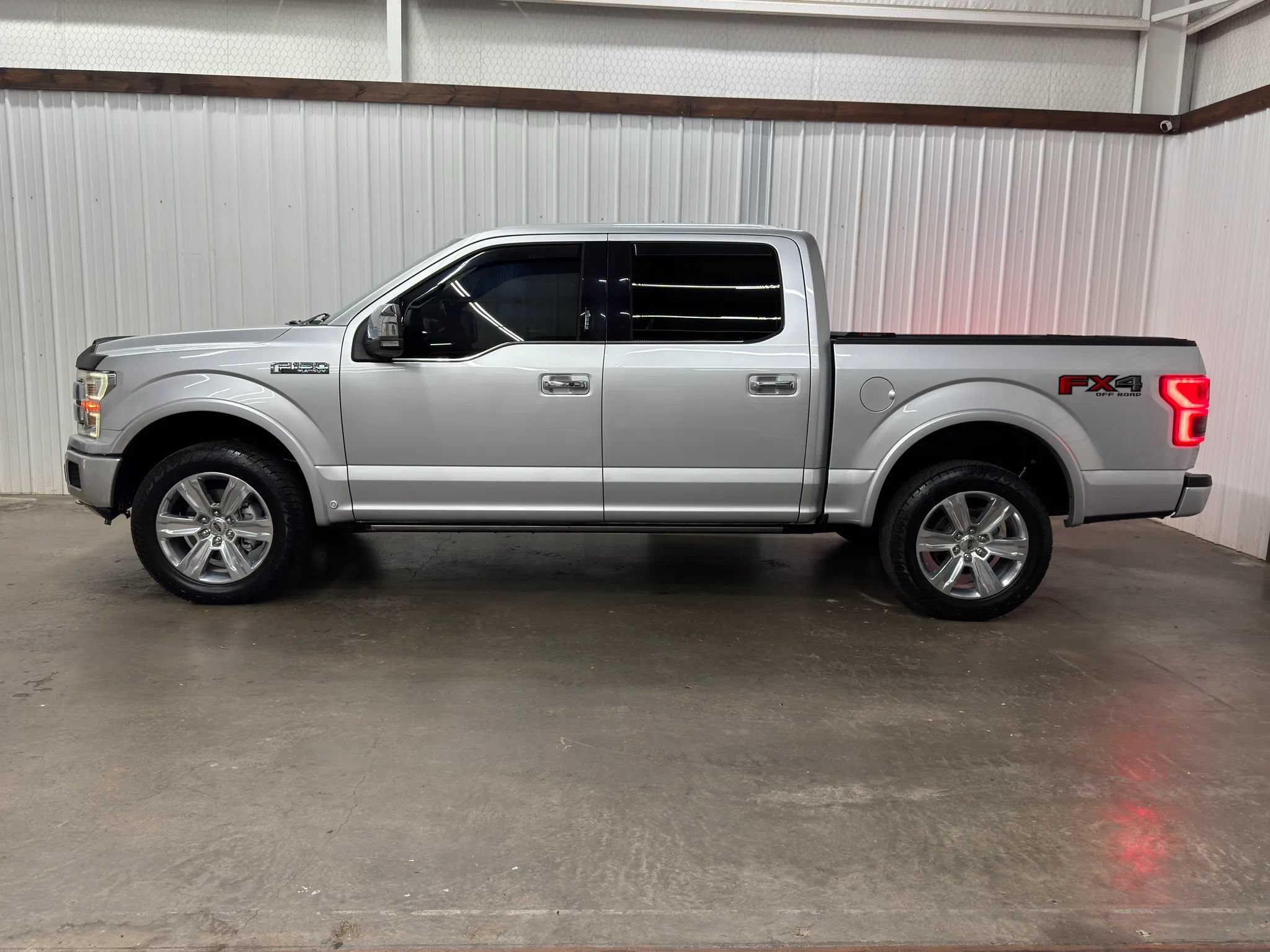 Used 2018 Ford F150 Platinum w/ Equipment Group 701A Luxury AWD/4WD image 2