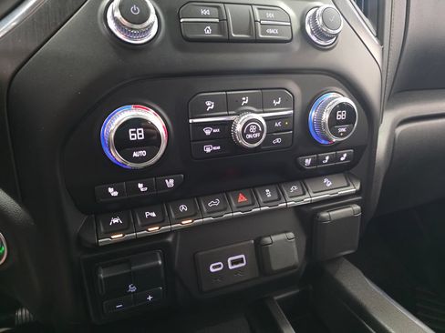 Used 2021 GMC Sierra 1500 AT4 w/ Technology Package AWD/4WD image 20