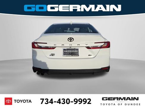 Used 2025 Toyota Camry SE image 9