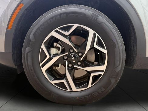 Used 2025 Kia Sportage LX image 7