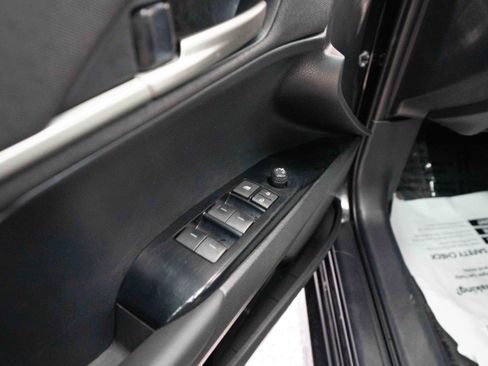 Used 2025 Toyota Camry LE image 7