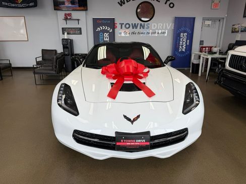 Used 2016 Chevrolet Corvette Stingray Coupe RWD image 2