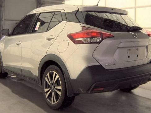 Used 2018 Nissan Kicks SV FWD image 4