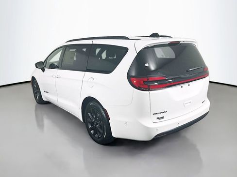 New 2025 Chrysler Pacifica Select w/ Fav Edition Package image 5